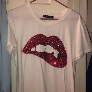 Lips top